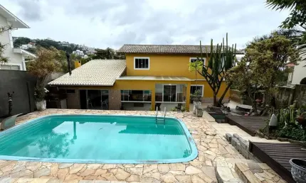 À venda | 665 m², Alto Padrão, 5 quartos, área de lazer com piscina e churrasqueira, academia e 3 vagas - Bosque das Mansões, em São José.