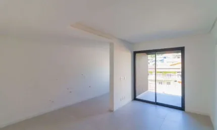 À venda com 2 quartos, sacada com churrasqueira 1 vaga e garagem no bairro João Paulo.