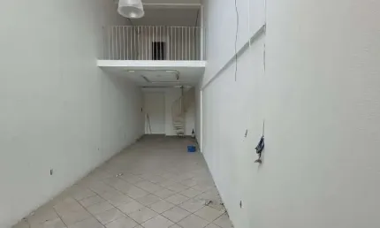 Loja comercial com mezanino e 60m² para locação no centro de florianópolis.