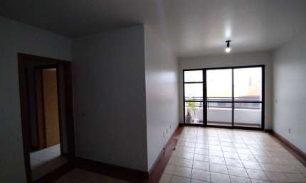 Locação no bairro Agronômica! 3 quartos, sacada e 2 vagas de garagem.