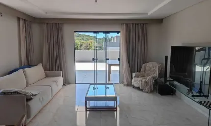 À venda | Terraço com Jacuzzi, 130 m², 3 quartos e 1 vaga de garagem - Praia do Campeche, em Florianópolis.