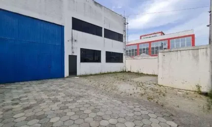 À venda no bairro Bela Vista, Palhoça! Galpão comercial com 683m², 6 salas e 3 vagas de garagem.