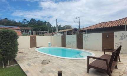 Locação na Praia dos Ingleses! 3 quartos, semi mobiliado e 4 vagas de garagem.