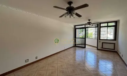 À venda no centro de florianópolis! andar alto, 4 quartos sendo 4 suítes, semi mobiliado e 2 vagas de garagem.