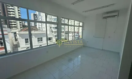 Sala comercial para locação no centro de florianópolis.