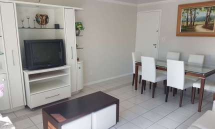 À venda | 103 m², 3 quartos, sacada e 2 vagas de garagem - Centro, em Florianópolis.