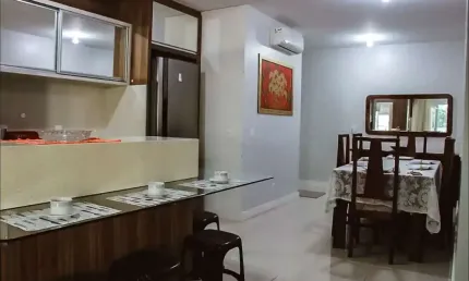 À venda em jurerê internacional! 400 metros do mar, 3 quartos, sacada com churrasqueira e 2 vagas de garagem.