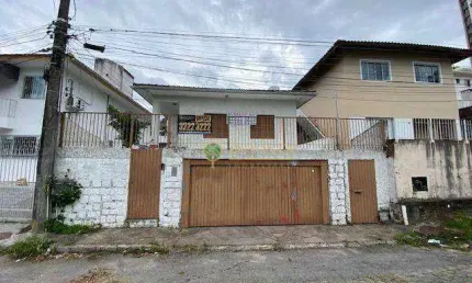 À venda |  casa com 4 quartos, 185 m² de área construída e 2 vagas de garagem - agronômica, em florianópolis.