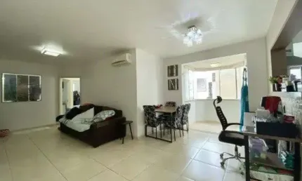 À venda | 89 m², 3 quartos, sacada com vista mar e 1 vaga de garagem - centro de florianópolis.