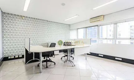 Ampla sala comercial com 3 vagas à venda no Ceisa Center.