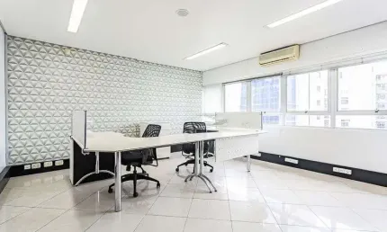 Ampla sala comercial com 3 vagas à venda no ceisa center.
