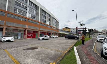 Loja comercial com 98m² privativos e 1 vaga de garagem - À venda em Forquilinha.