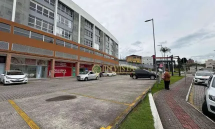 À venda | Loja comercial com 98m² e 1 vaga de garagem - Forquilinhas, em São José.