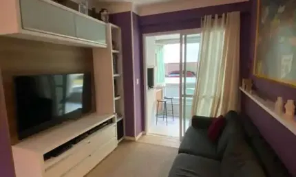 À venda no itacorubi! sacada, semi mobiliado, 2 quartos e 2 vagas de garagem.