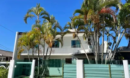 À venda no Centro de Palhoça! 378m², 4 quartos e 1 vaga de garagem.