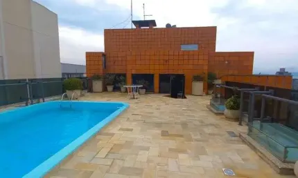 Vista Mar, 3 suítes, terraço com piscina - Á venda no Centro de Florianópolis