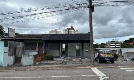 Casa comercial e residencial com 6 vagas - Locação no Bairro Estreito!