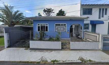 Casa à venda no bairro Estreito! Edícula com 2 pisos, 3 quartos e 2 vagas de garagem.