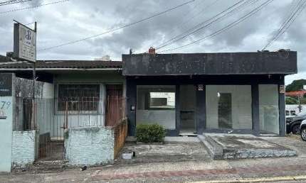 Casa comercial e residencial com 6 vagas - Locação no Bairro Estreito!