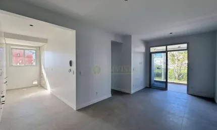 À venda | 73 m², sacada com churrasqueira, 2 quartos e 1 vaga de garagem - Praia dos Açores, em Florianópolis.