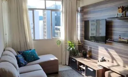À venda no centro de florianópolis! apartamento em andar alto, 2 quartos e 1 vaga de garagem.
