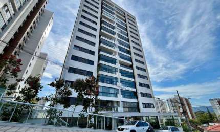 Locação | 87 m², 2 quartos (ambos suítes), Mobiliado, Sacada com churrasqueira e 3 vagas de garagem - Agronômica, em Florianópolis.