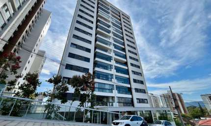 Locação | 87 m², 2 quartos (ambos suítes), Mobiliado, Sacada com churrasqueira e 3 vagas de garagem - Agronômica, em Florianópolis.
