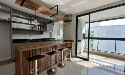 Locação | 87 m², 2 quartos (ambos suítes), mobiliado, sacada com churrasqueira e 3 vagas de garagem - agronômica, em florianópolis.