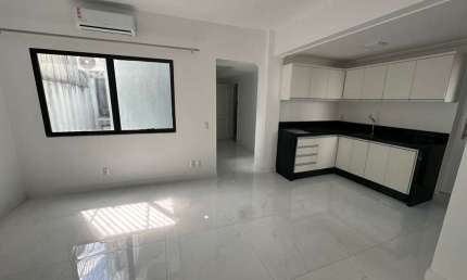 Locação no Centro de Florianópolis! 45m² privativos e 1 quarto.