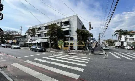 Hotel com 1953m²- À venda na Praia de Canasvieiras.