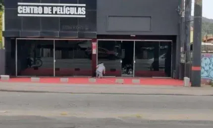 Loja comercial com 210m² - à venda na avenida central do rio tavares.