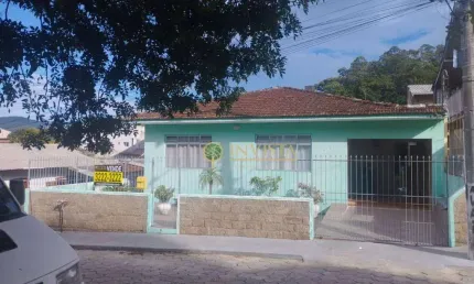 Terreno de 573m² com duas casas! à venda na trindade, próximo à ufsc