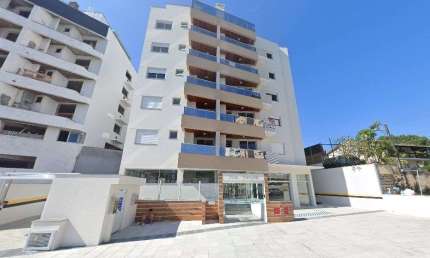 À venda próximo a UFSC! Duplex com 2 suítes, sacada com churrasqueira e 1 vaga de garagem.