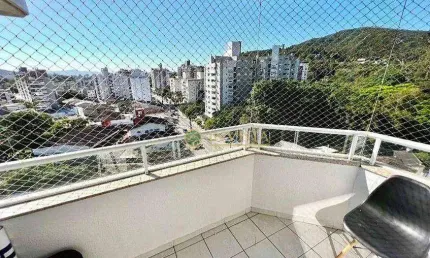 À venda próximo a UFSC! 2 quartos, sacada e 1 vaga de garagem.