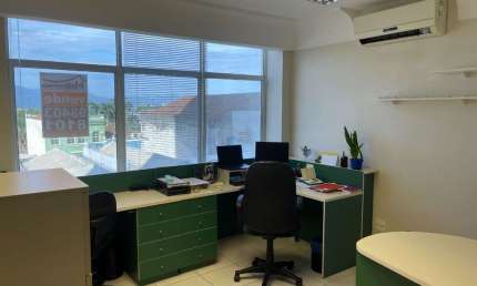 Sala comercial com 106m² - À venda no Centro de Florianópolis.