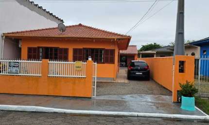 Casa com 115m² construídos, 3 quartos e 3 vagas de garagem - Â venda no bairro Rio Vermelho.