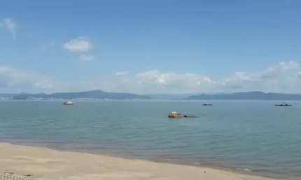 À venda | 288 m², pé na areia, frente mar, 2 quartos e 4 vagas de garagem - cacupé, em florianópolis.