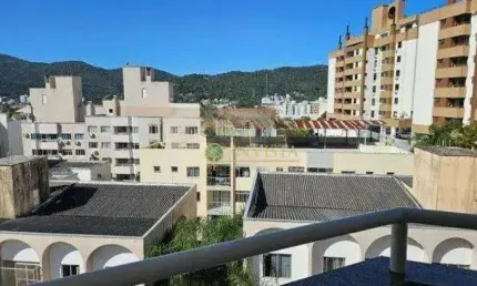 À venda no bairro Córrego Grande! 3 quartos, sacada e 1 vaga de garagem.
