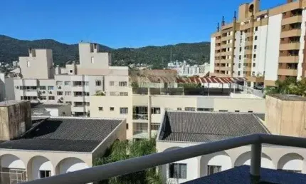 À venda no bairro córrego grande! 3 quartos, sacada e 1 vaga de garagem.