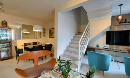 Duplex, Terraço privativo com vista Mar, sacada com churrasqueira, 4 quartos sendo 3 suítes e 2 vagas de garagem - À venda na Trindade.