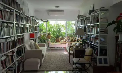 À venda no centro de florianópolis! 94 m², 3 quartos, sacada e 1 vaga de garagem.