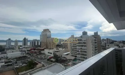 Andar alto, sacada com churrasqueira e vista para o mar, 3 quartos (sendo 3 suítes) e 2 vagas de garagem - à venda no bairro estreito.