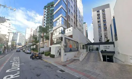 À venda no centro de florianópolis! 3 quartos e 1 vaga de garagem livre.