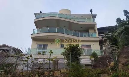 Alto Padrão no bairro Saco Grande! 3 andares, 440m², Vista Mar, 4 quartos e Hidromassagem - À venda em Florianópolis.