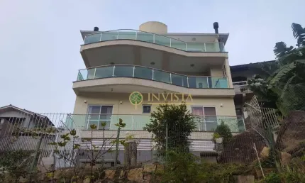 Alto Padrão no bairro Saco Grande! 3 andares, 440m², Vista Mar, 4 quartos e Hidromassagem - À venda em Florianópolis.
