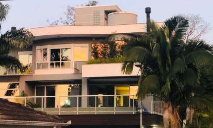 À venda em Condomínio Fechado! Casa com 3 suítes, hidromassagem, espaço gourmet, 350m² e Piscina Privativa - Santo Antônio de Lisboa, Florianópolis.