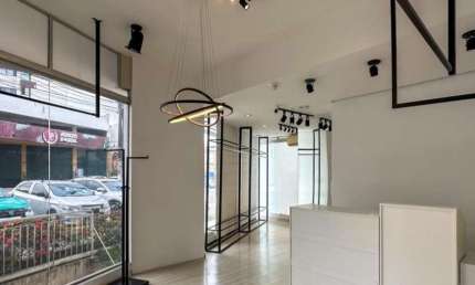 Loja comercial frente rua com 33m² - Locação em Coqueiros.