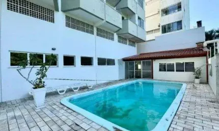 À venda | 56 m², 2 quartos, semi mobiliado, sacada e 1 vaga de garagem - coqueiros, em florianópolis.