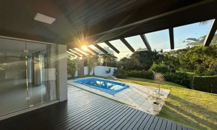 Locação em condomínio fechado no bairro Cacupé! Alto Padrão, Piscina privativa e 4 quartos.