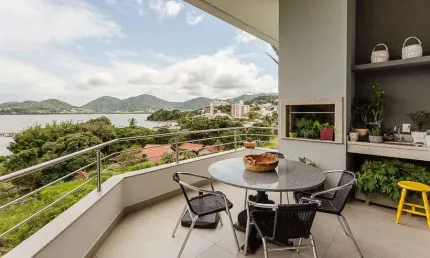 Casa em Condomínio Fechado com 4 quartos e vista Mar - À venda, no bairro João Paulo em Florianópolis.